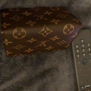 GUARANTEED AUTHENTIC LOUIS VUITTON KISSLOCK PURSE